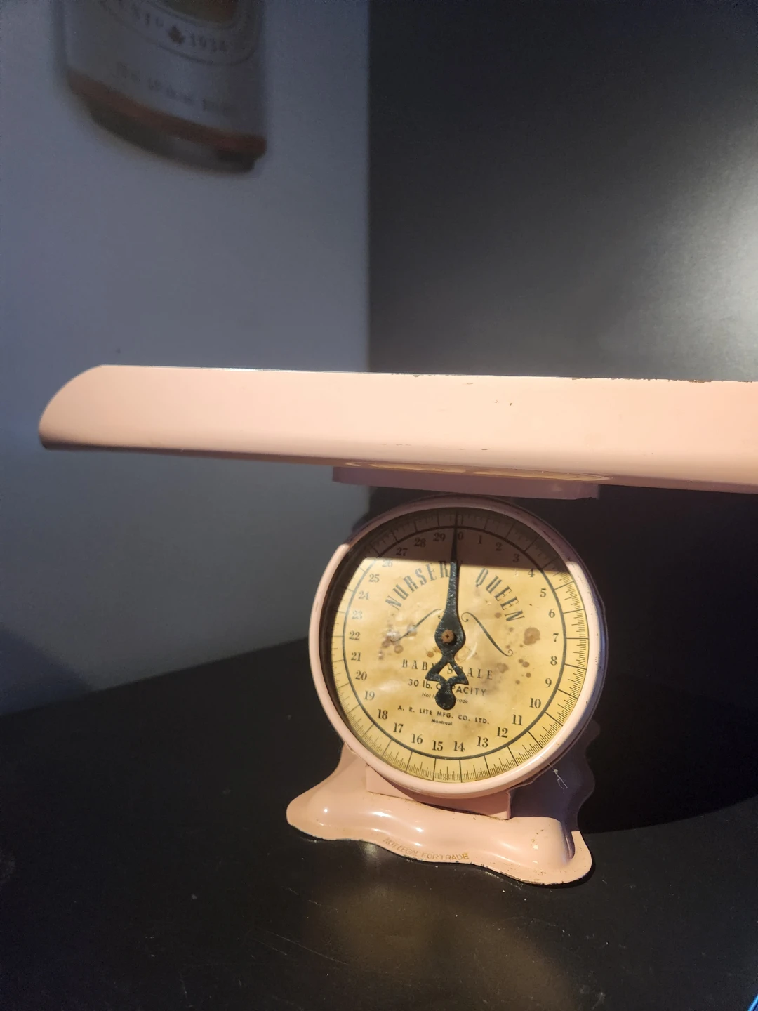 Mid Century Nursery Queen Baby Scale | Powder pink Metal   | 🏈