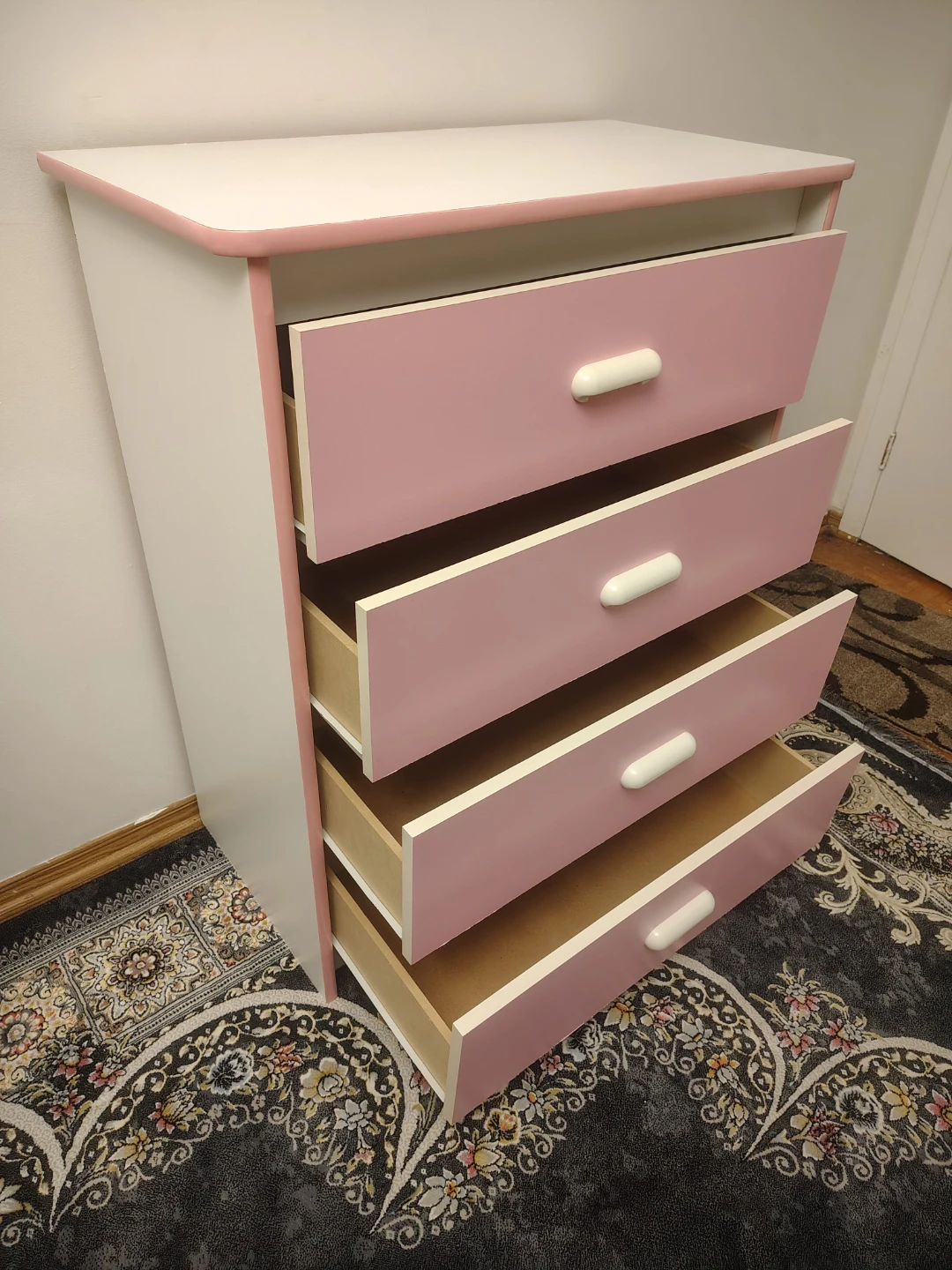 White and Pink 4-Drawer Chest - photo 3