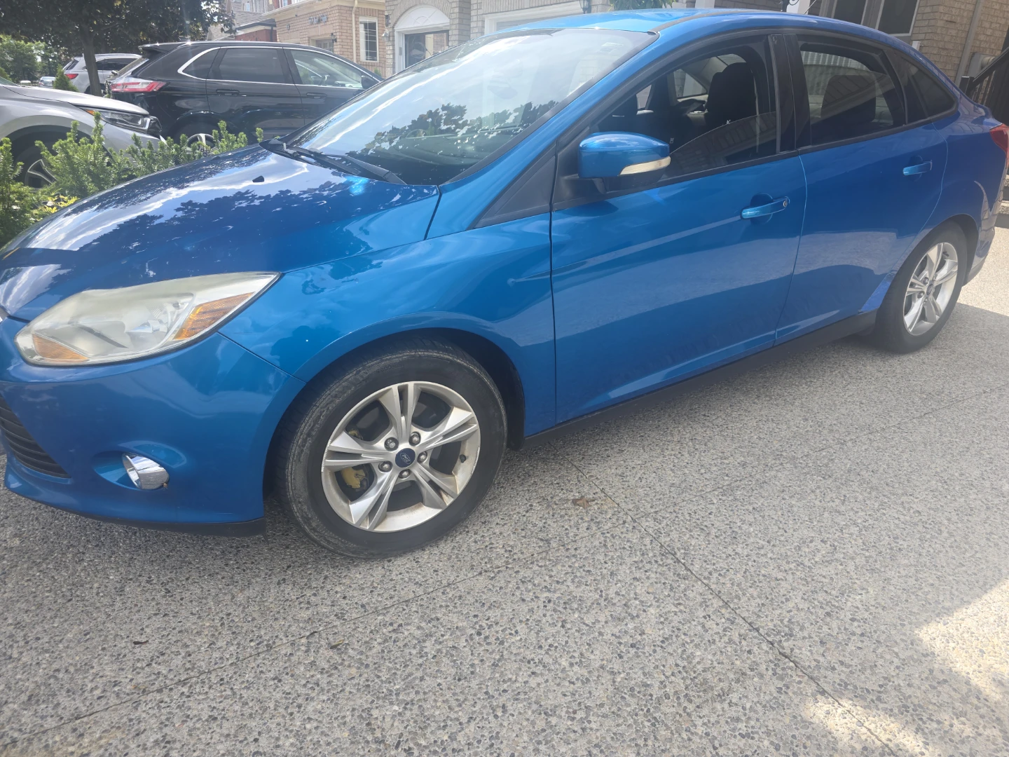 Blue Ford Focus SE