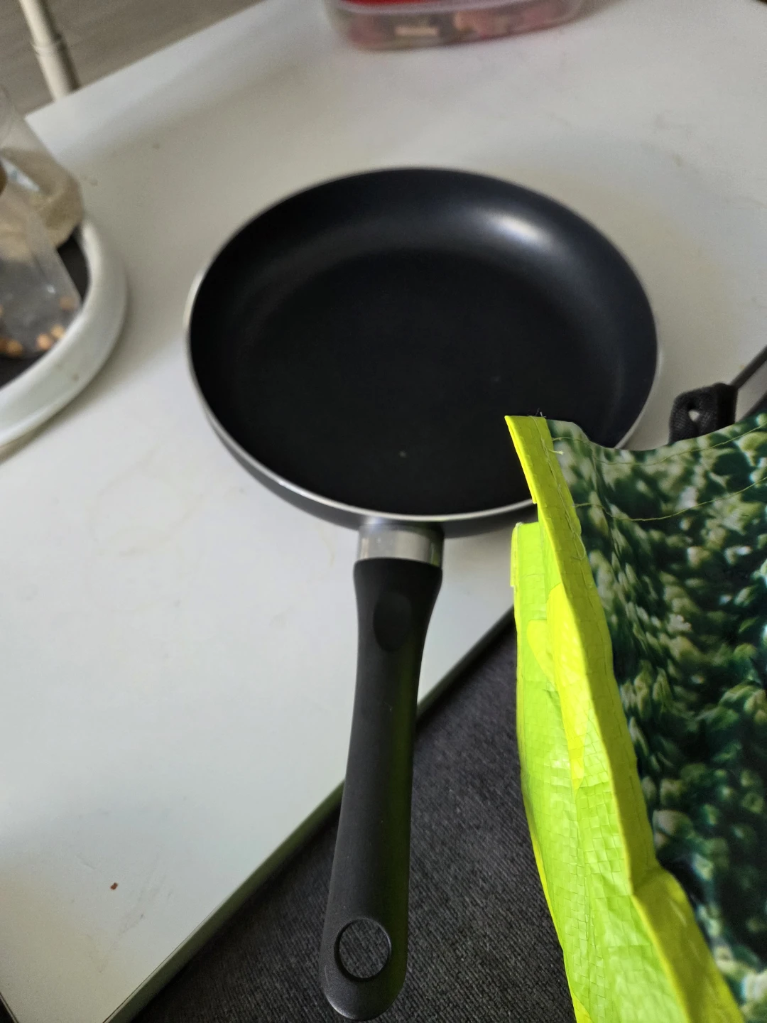 Amazon Basics Non-Stick Frying Pan - photo 2