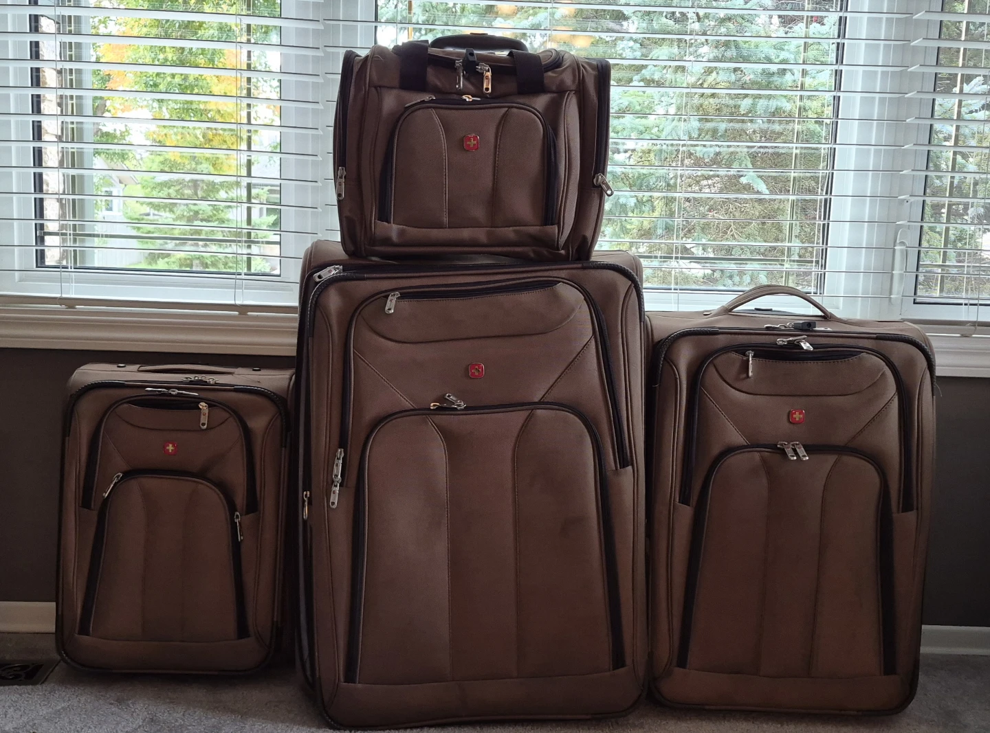 SwissGear 4-Piece Luggage Set - photo 3