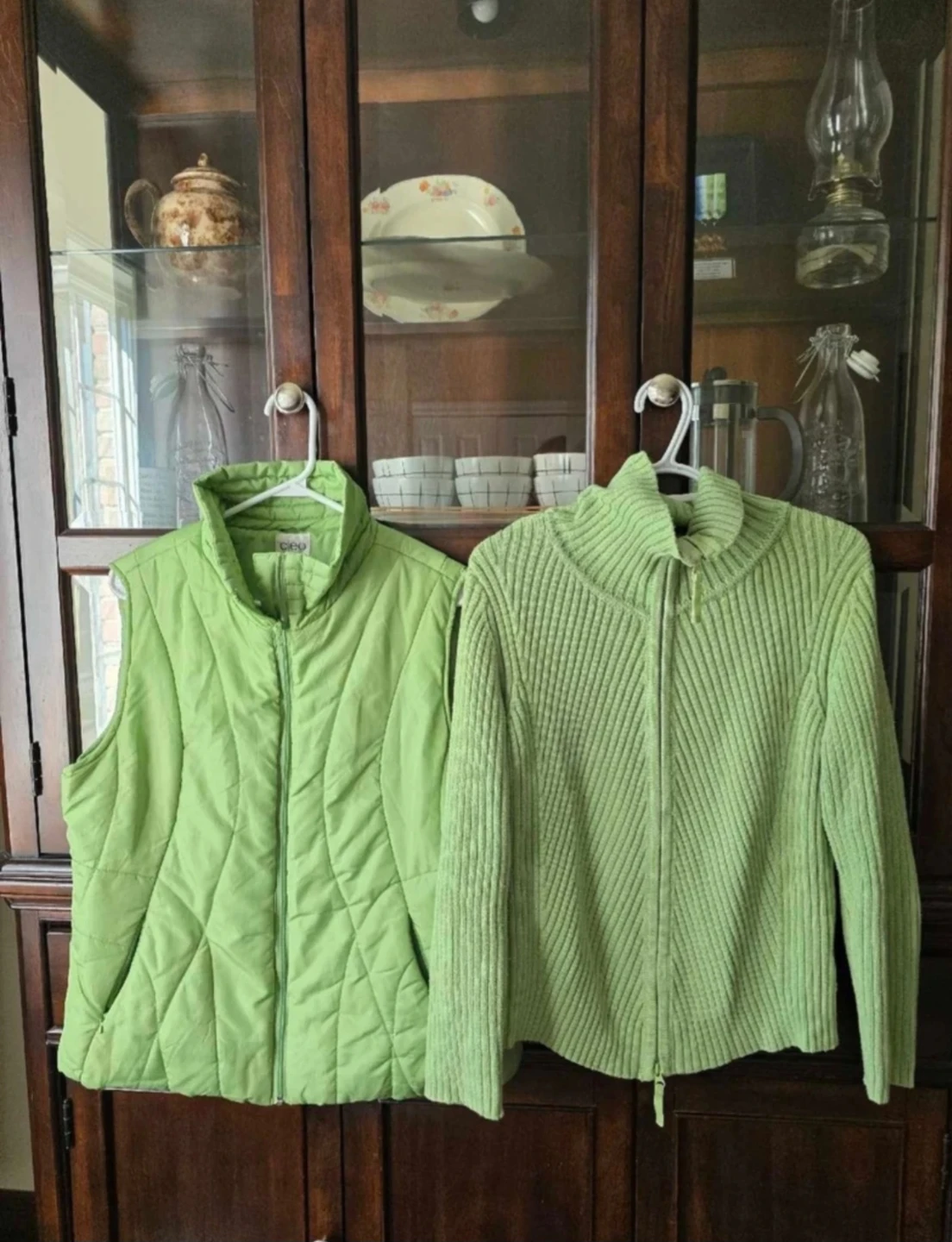 Lot of Womens Clothing - some petite, Lg & Xl 🏈 - photo 2