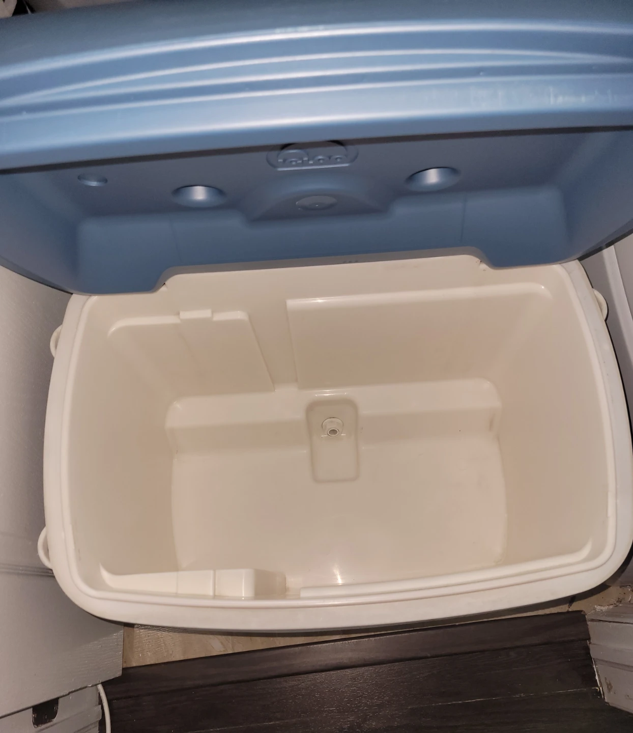 IGLOO ROLLING COOLER 62QTS - photo 2