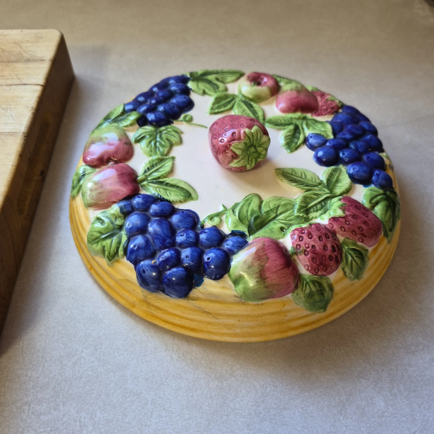 Vintage Ceramic Fruit Pie Keeper with Lid - photo 4