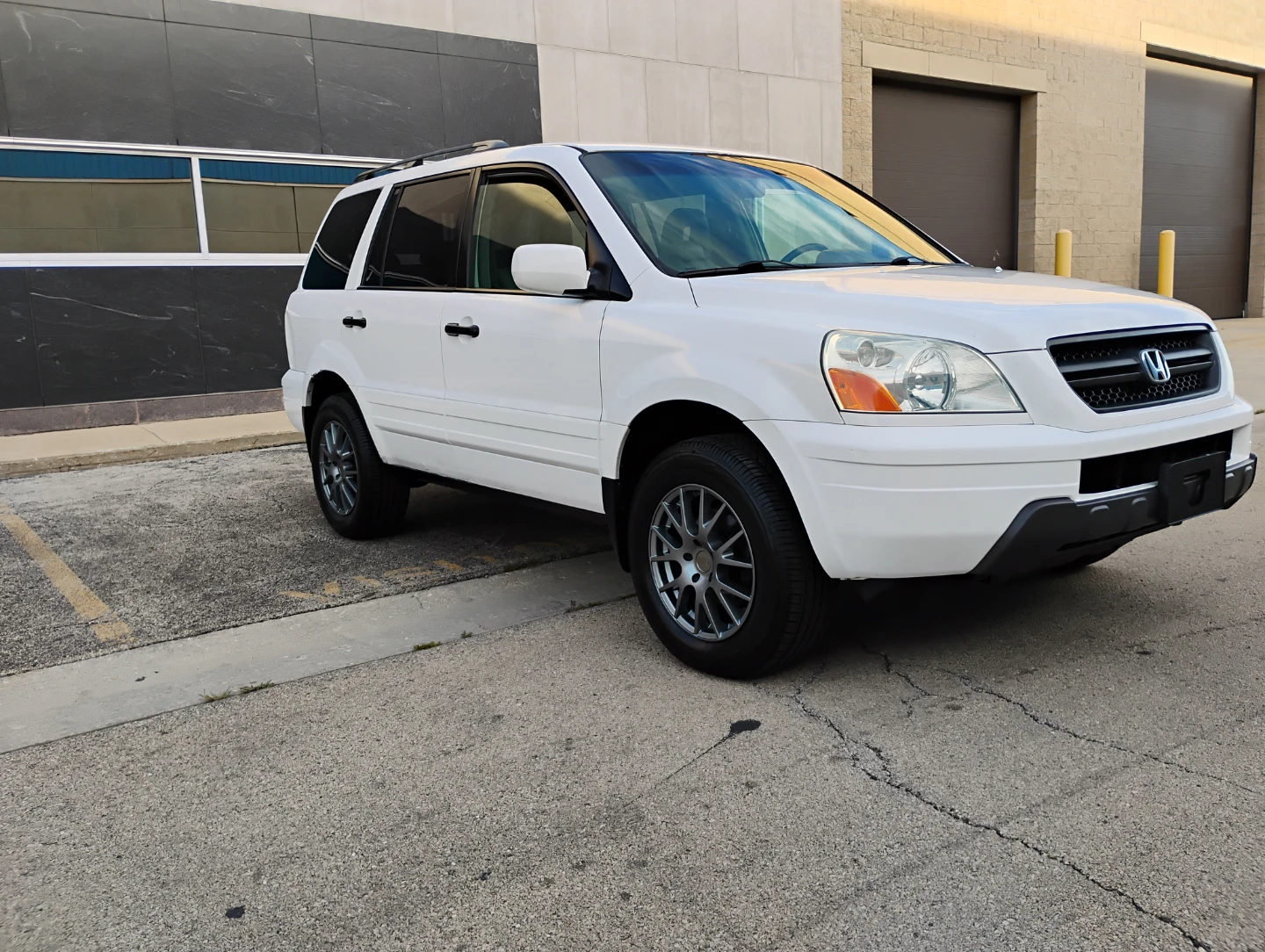 White Honda Pilot SUV - photo 3