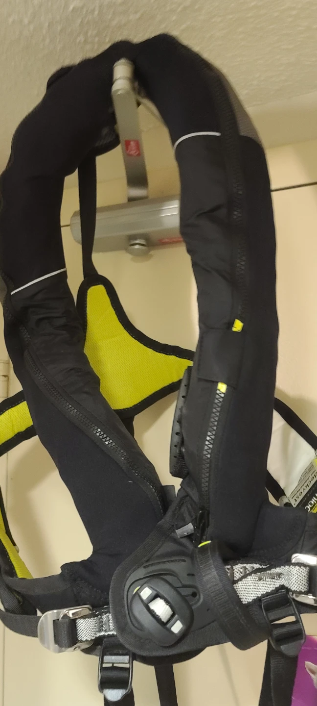 Spinlock Deckvest  150 N Life Jacket with harness. - photo 2