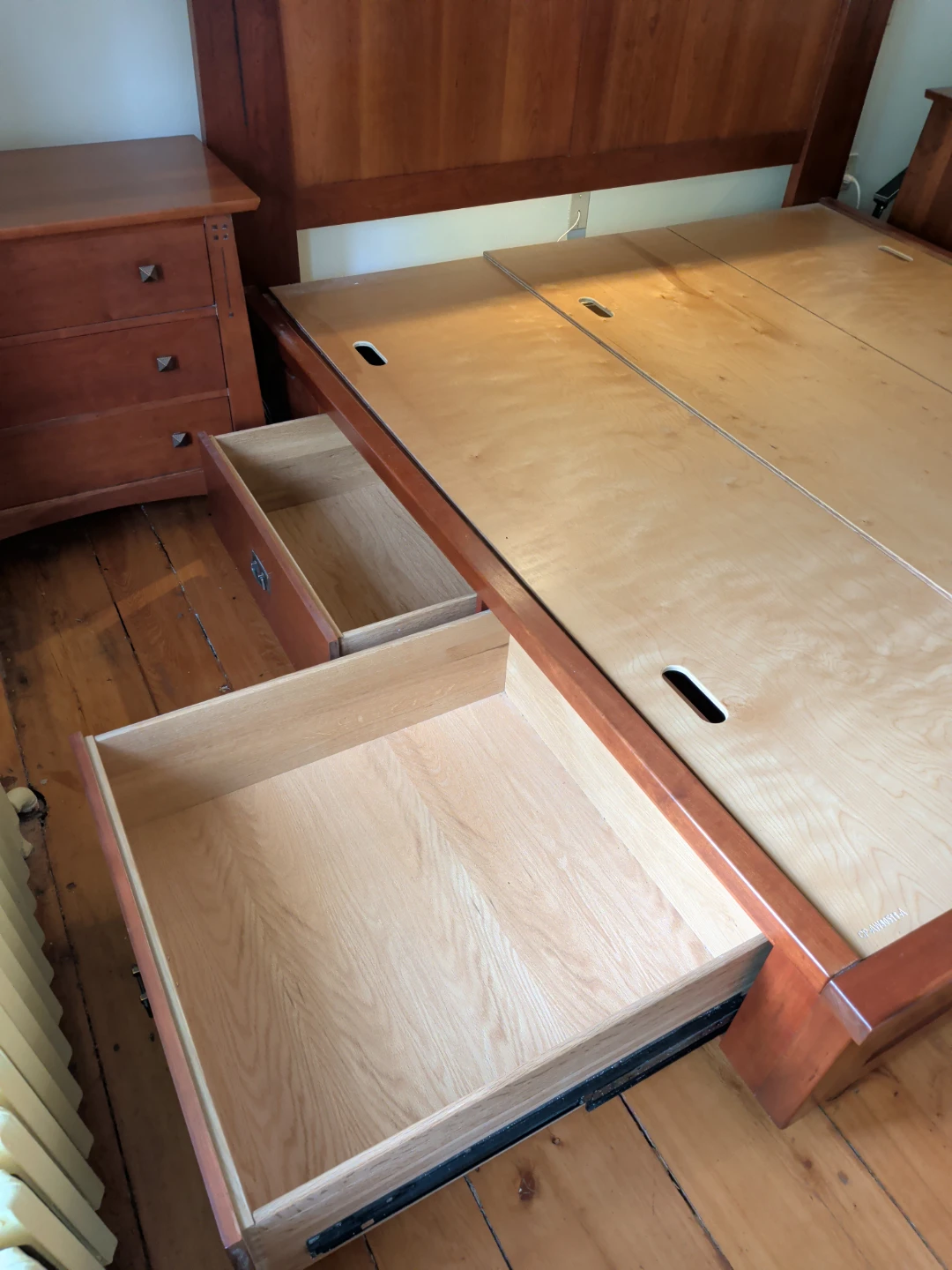 Solid Wood King Bedroom Set - Storage Bed Frame & 2 Nightstands - photo 3