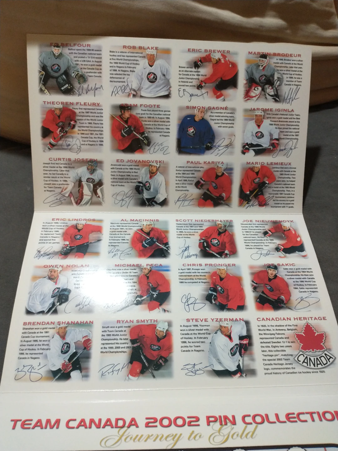 Team Canada 2002 Official Pin Collection Folder - photo 2