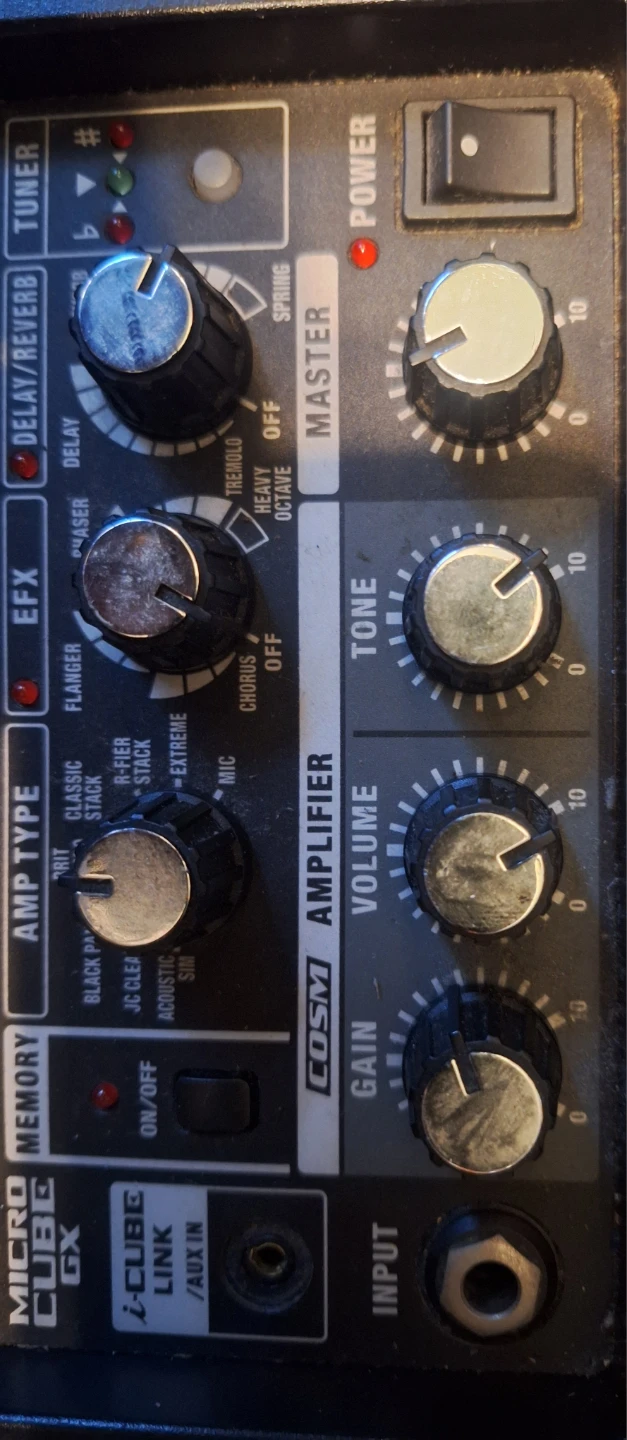 Roland M-CUBE GX Micro Cube Guitar Amplifier - photo 3