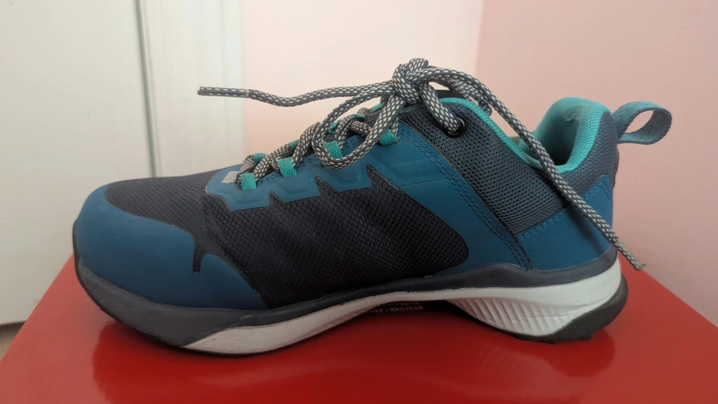 Women's steel-toed shoes size 6.5 US