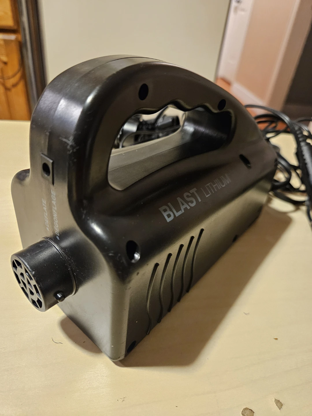 Woods Blast Lithium-Ion Air Pump for Camping - photo 2