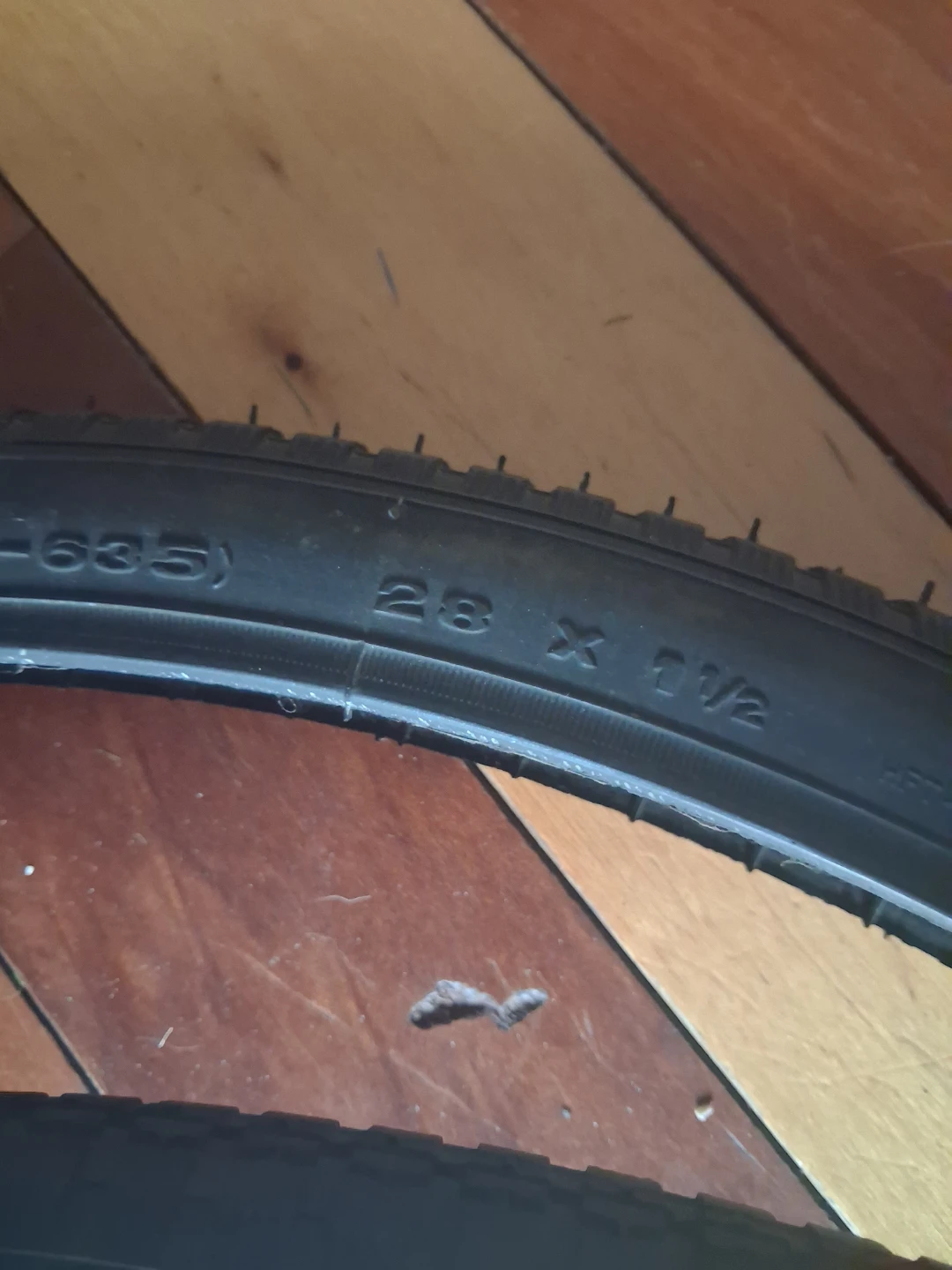 Set of 2 Bicycle Tires 28 x 1 1/2 700c - photo 2
