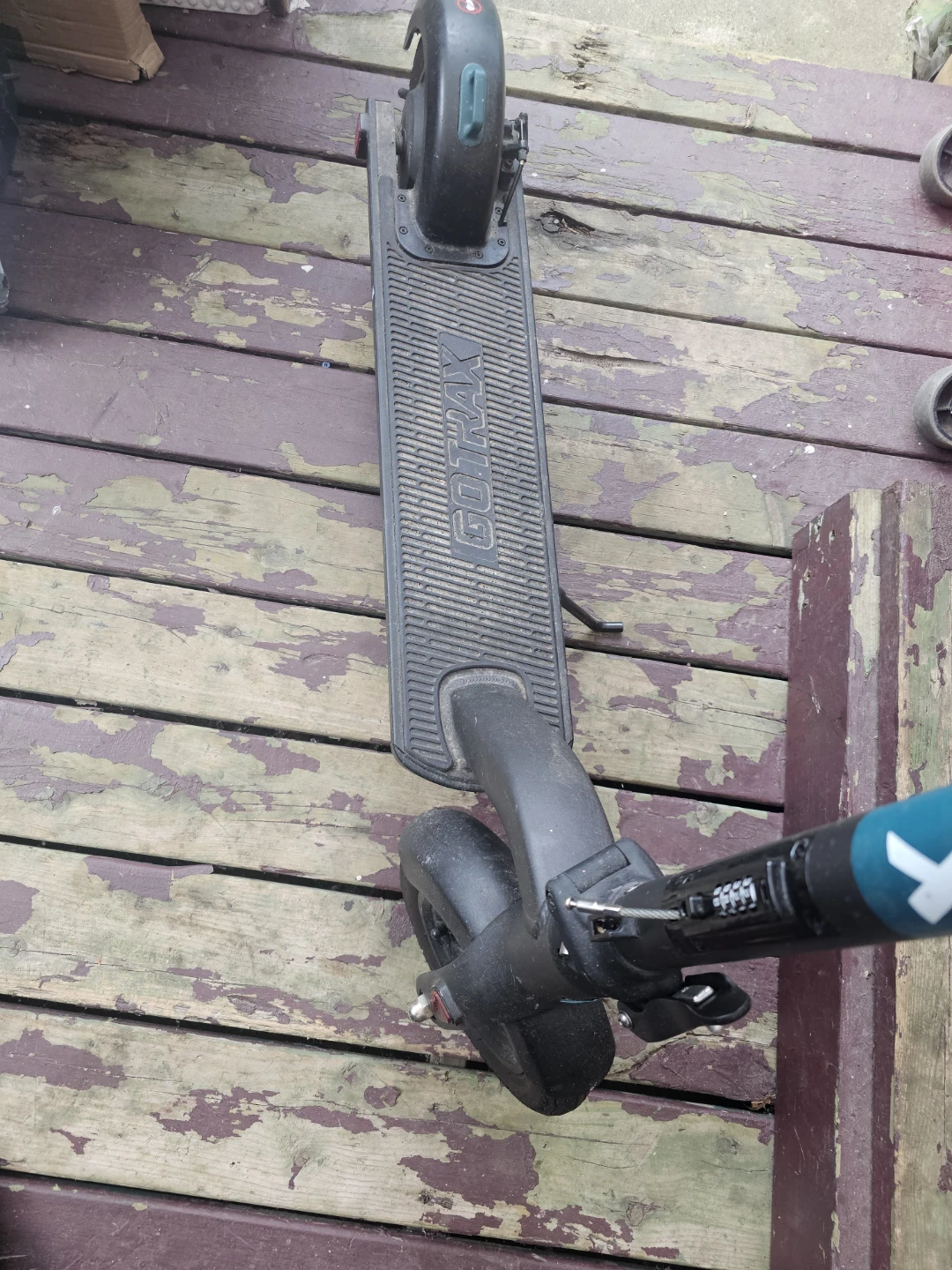 Gotrax Electric Scooter comes with charger - photo 4