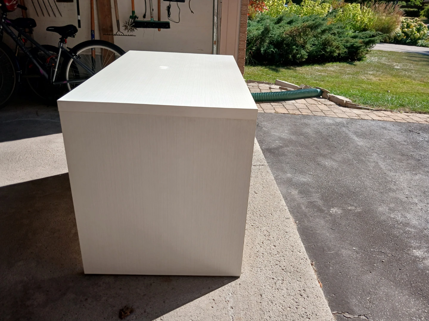 Desk - photo 4
