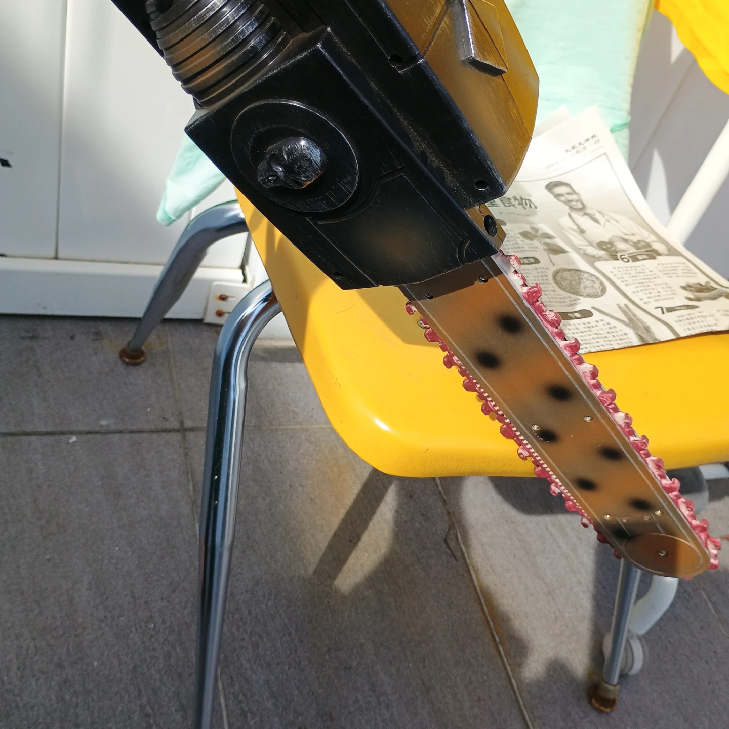 Haunted Hollow Animated Chainsaw Decor - photo 5