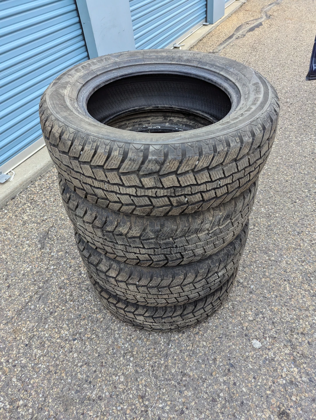 245/60R18 ICEBLAZER Winter Tires