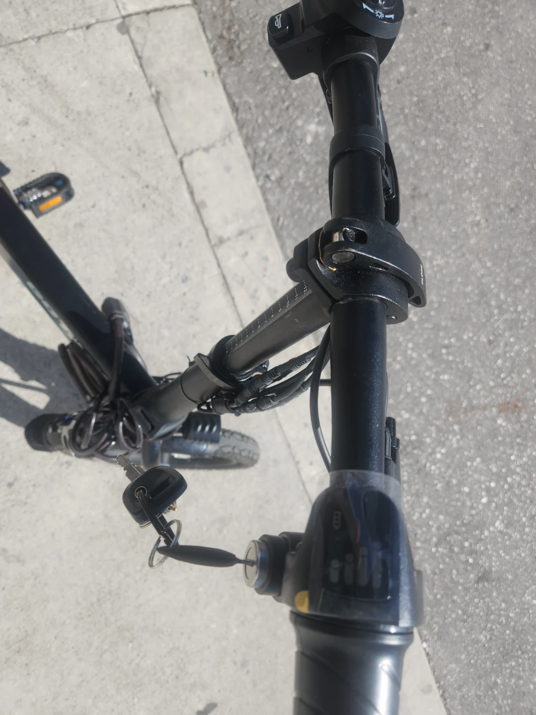 Gotrax Super Sport Folding Electric Bike - photo 3