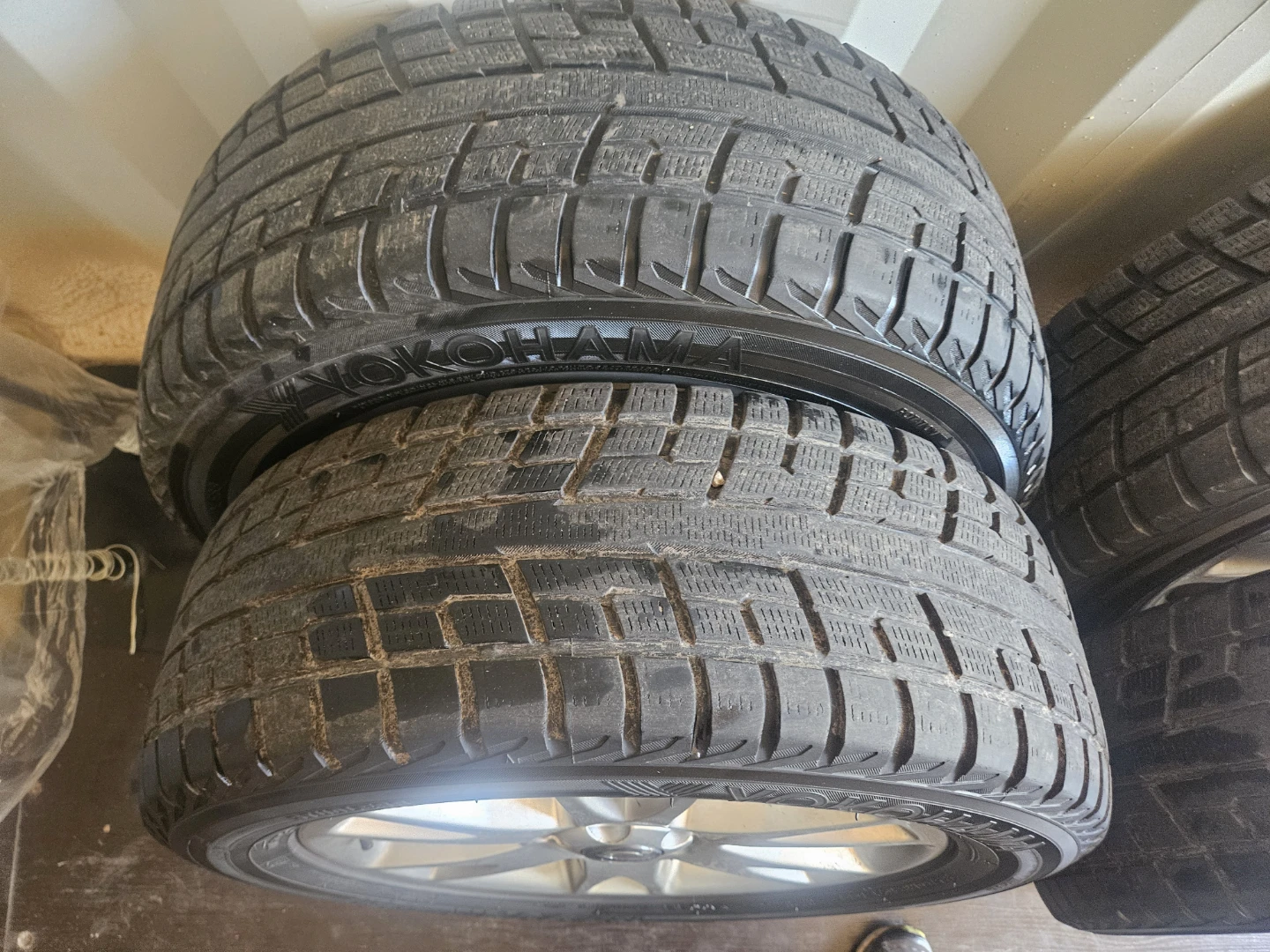 Set of 4 Yokohama IceGUARD Tires with Volvo Rims - photo 5