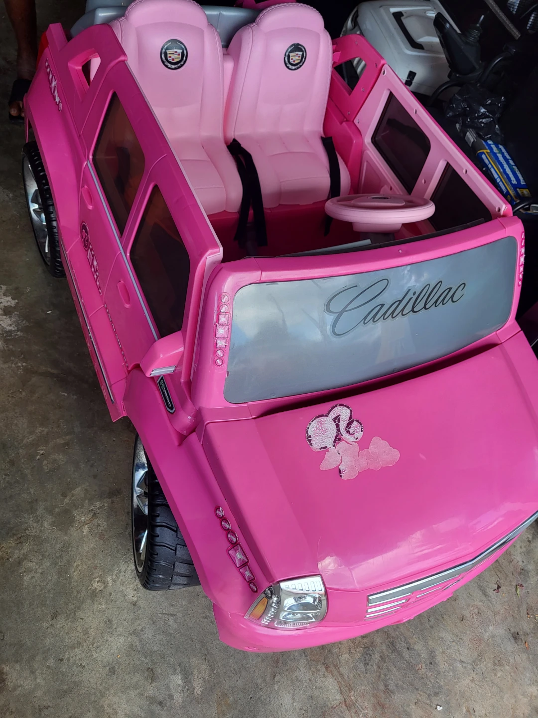 Barbie Cadillac Escalade EXT Ride-On - photo 5