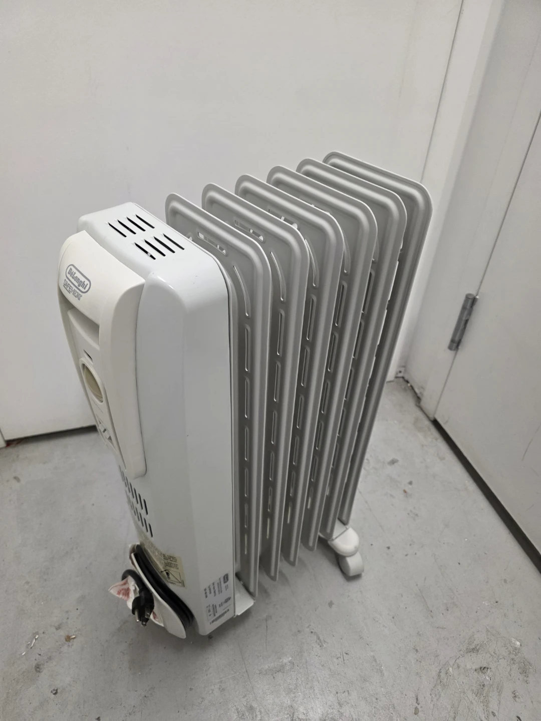 DeLonghi SafeHeat Oil-Filled Radiator Heater
