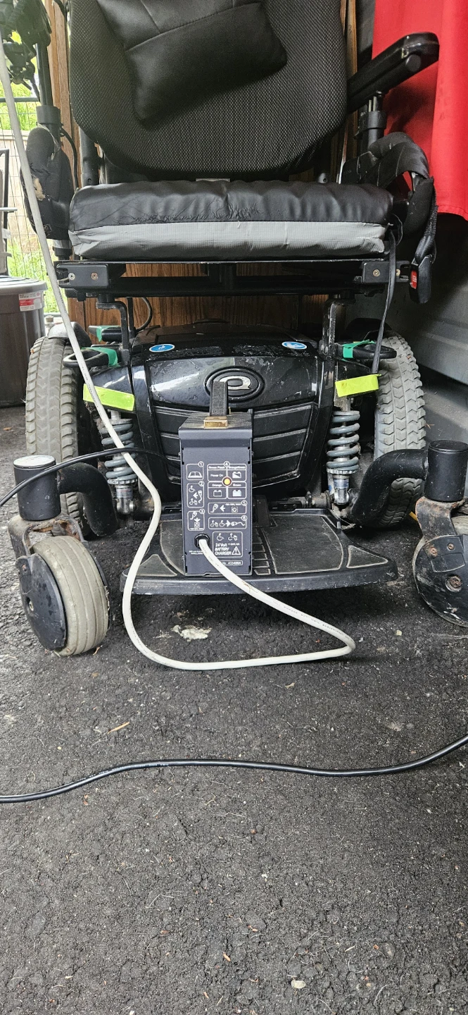 Quantum Edge Power Wheelchair - photo 4
