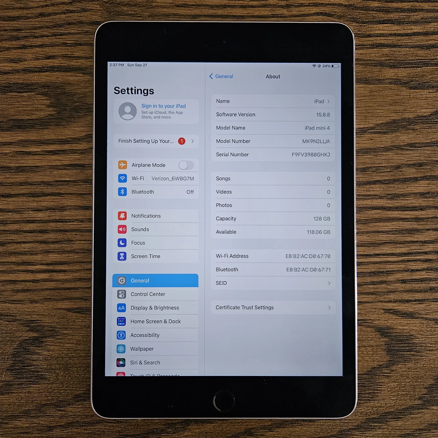 Apple iPad mini 4 128GB Silver - photo 2
