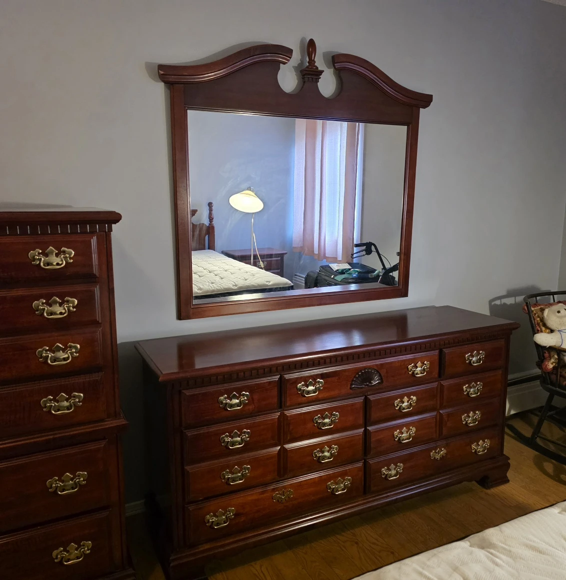 Traditional Chippendale 7-Pc Queen Bedroom Set & Sealy Mattress - photo 2