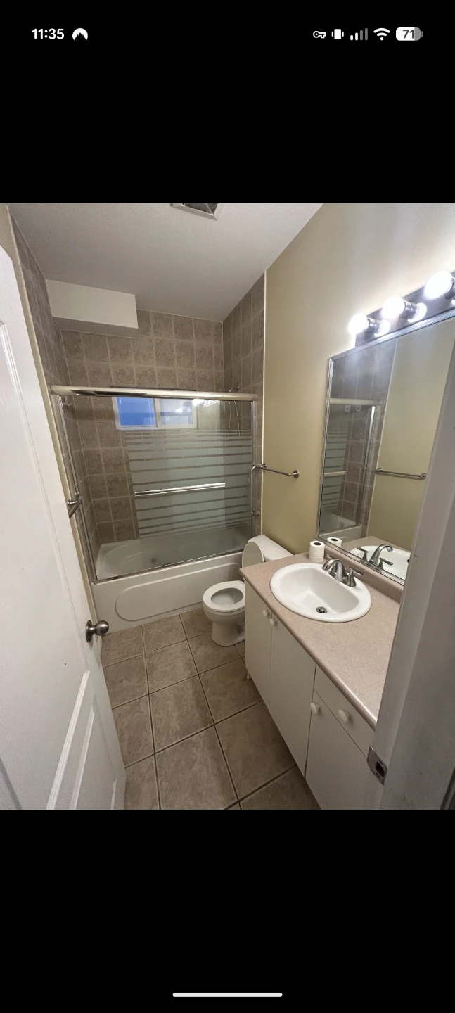 $1,100 All-Inclusive Above-Ground 1-Bed in Cloverdale - photo 3