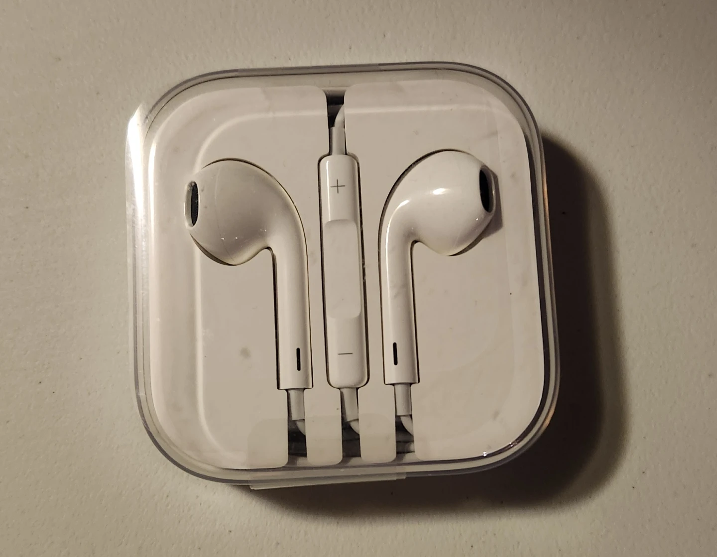Apple EarPods with 3.5mm Headphone Plug