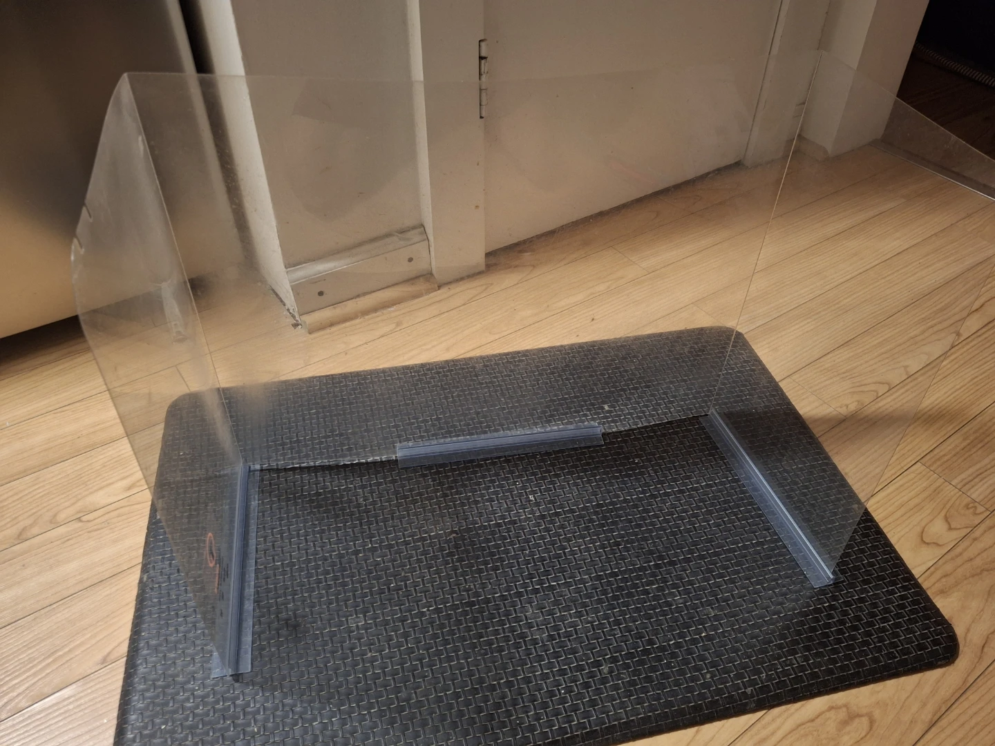 Clear plexiglass Sneeze Guard Partition - photo 2