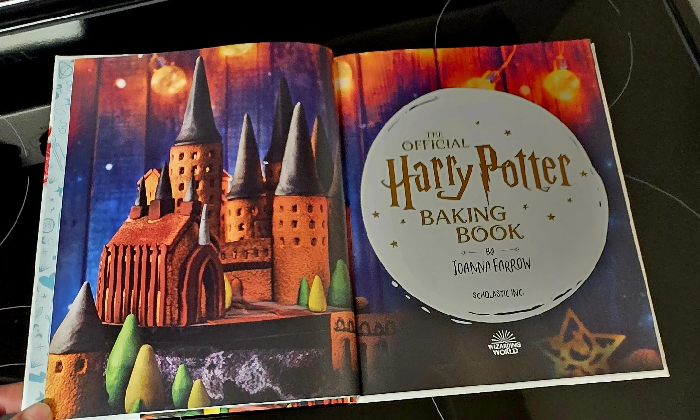 Harry Potter Book Lot: Film Wizardry and Official Baking Book - photo 3