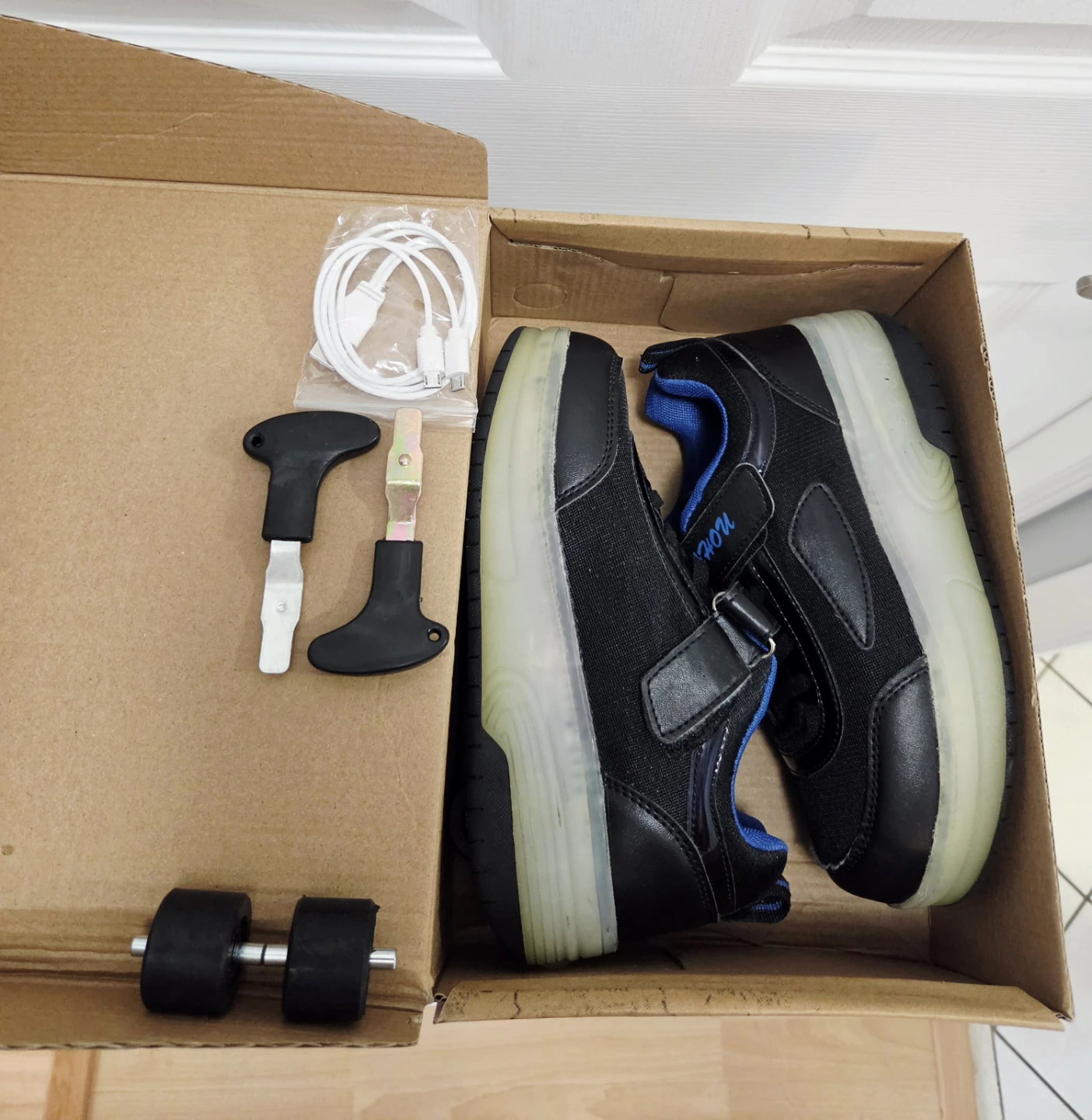 Xingbahou LED Roller Shoes - Size 37 - photo 2