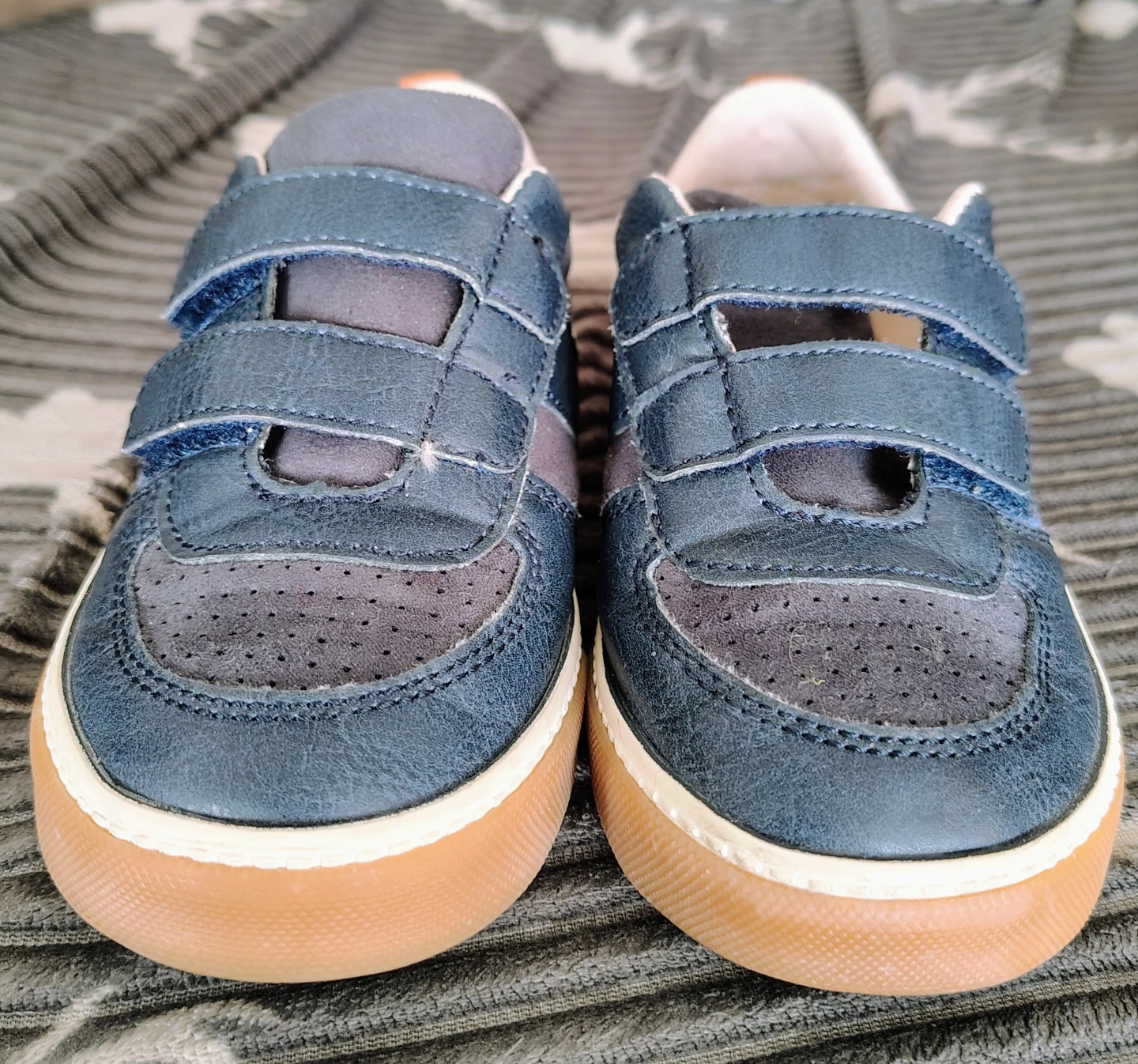 Sz 9 Old Navy Boys Navy Sneakers