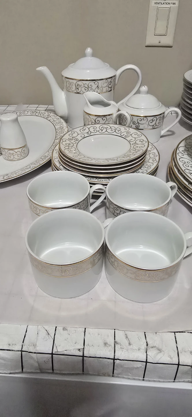 Elegant White and Gold Porcelain Dinnerware Set - photo 2
