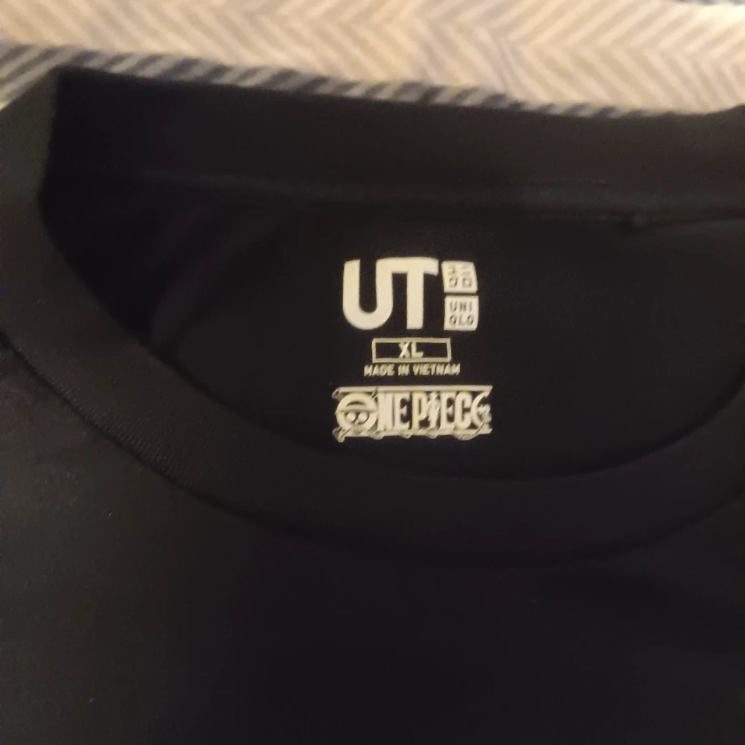 Uniqlo UT One Piece T-Shirt XL - photo 2