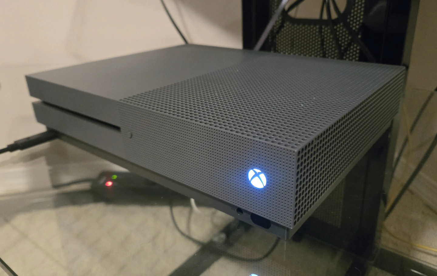 Xbox One S Gears of War Edition + PDP Controller + Forza - photo 2