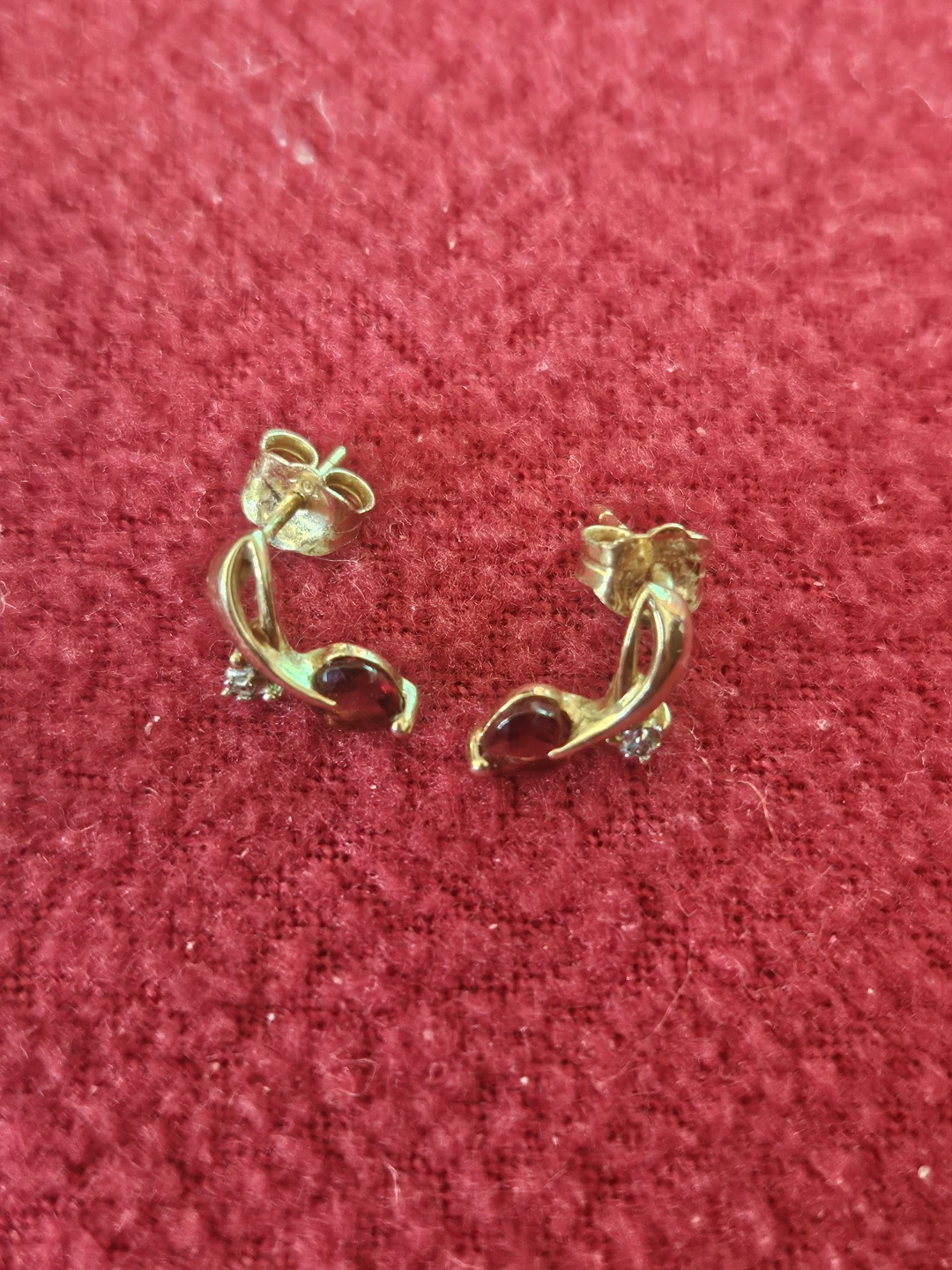 10k Gold Cherry shaped Earrings with Red Stones