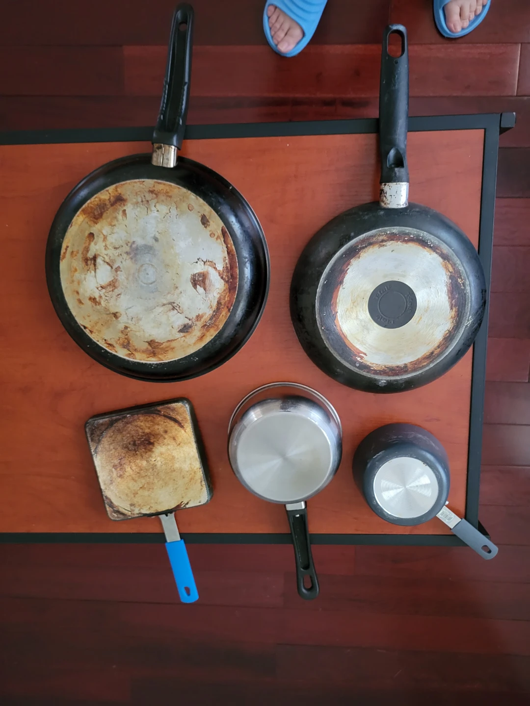 Set of 5 Assorted Pans and Small Pots - photo 3