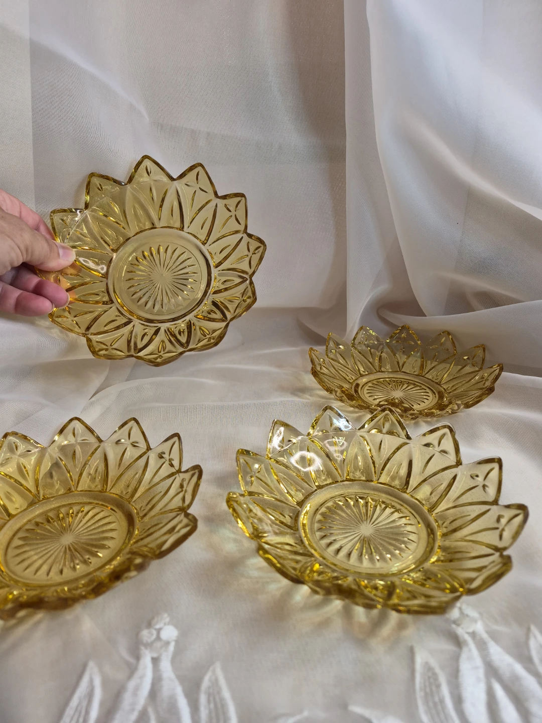 Set of 4 Beautiful Vintage Amber Federal Glass Bowls