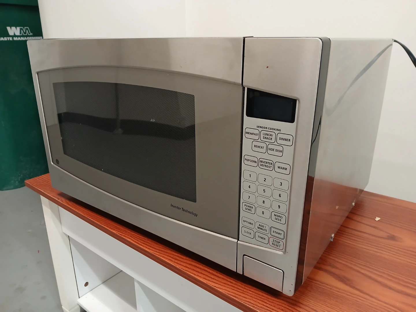 GE 1200 Watts Inverter Microwave Do NOT heat - photo 2