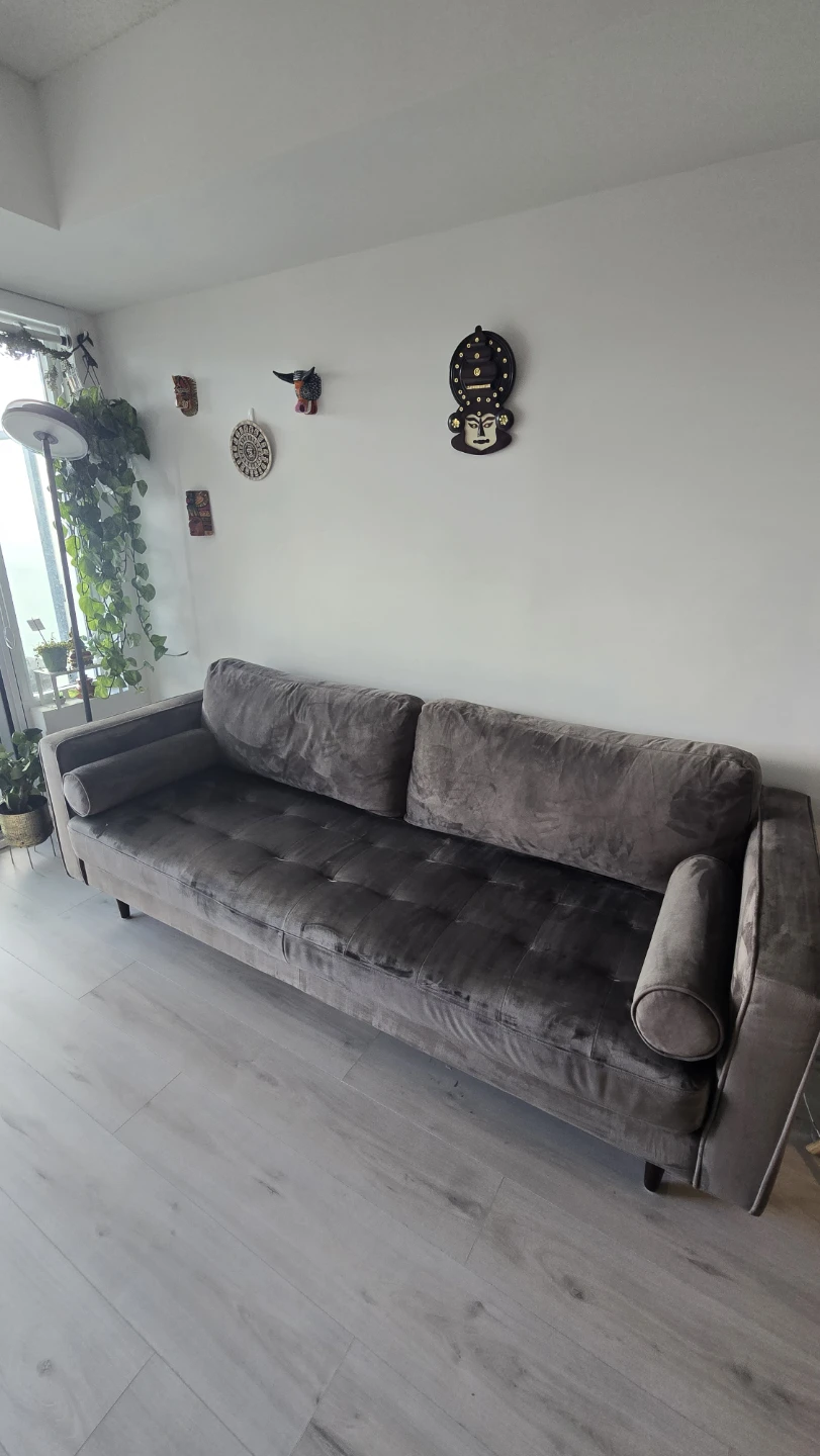 3-Seater Grey Velvet Sofa + Ottoman – Structube - photo 3