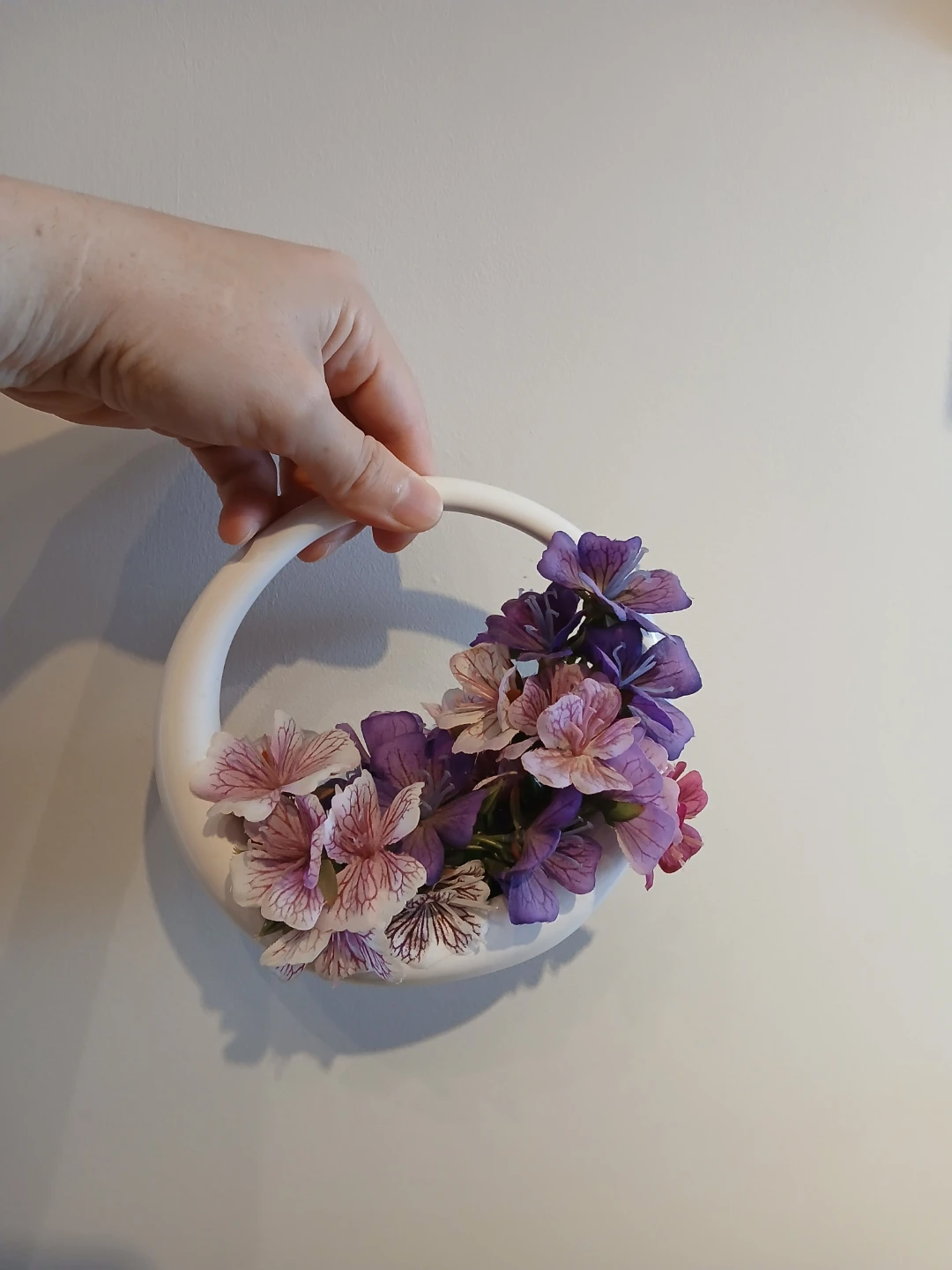 Ceramic Ring Vase with Artificial Flowers🏈
