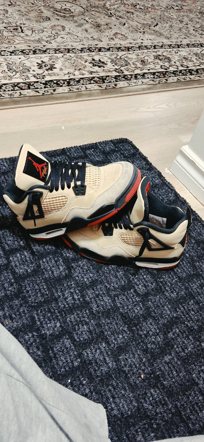 Air Jordan 4 Retro Sneakers