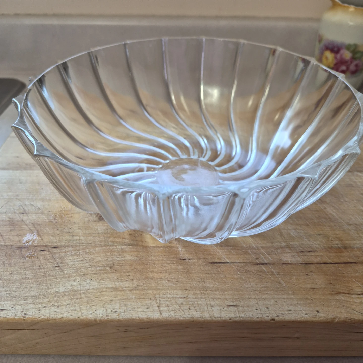 Vintage Scalloped Swirl Pattern Serving Bowl - photo 3