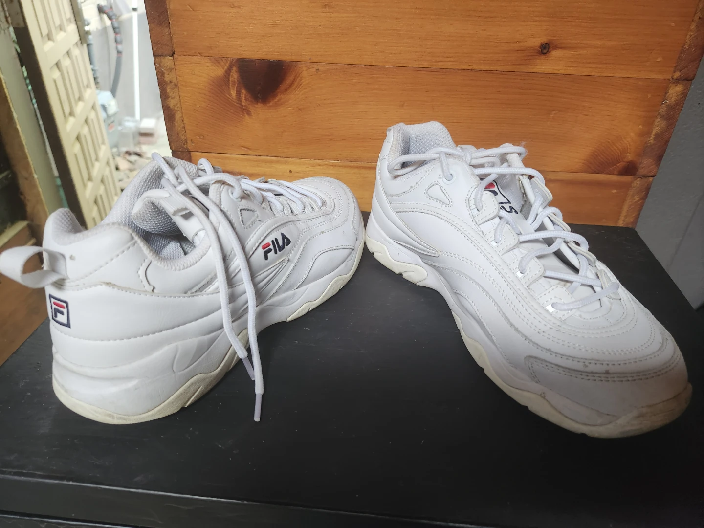 FILA white sneakers size 8 womens - photo 2