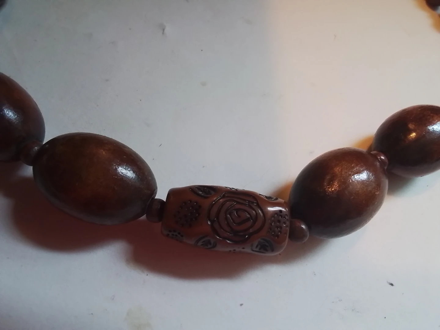 Vintage 1970s UV Reactive Carved Rose & Walnut-Texture - photo 2