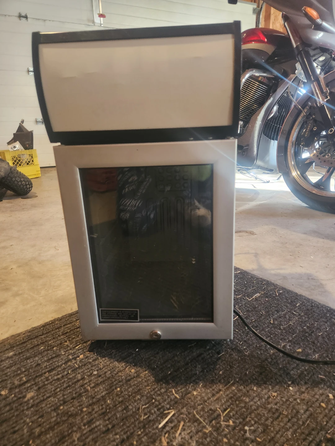 Compact Display Cooler