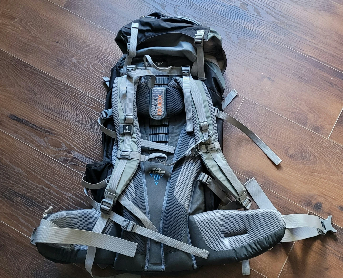 Deuter Act Lite 50+10 Hiking Backpack - photo 2