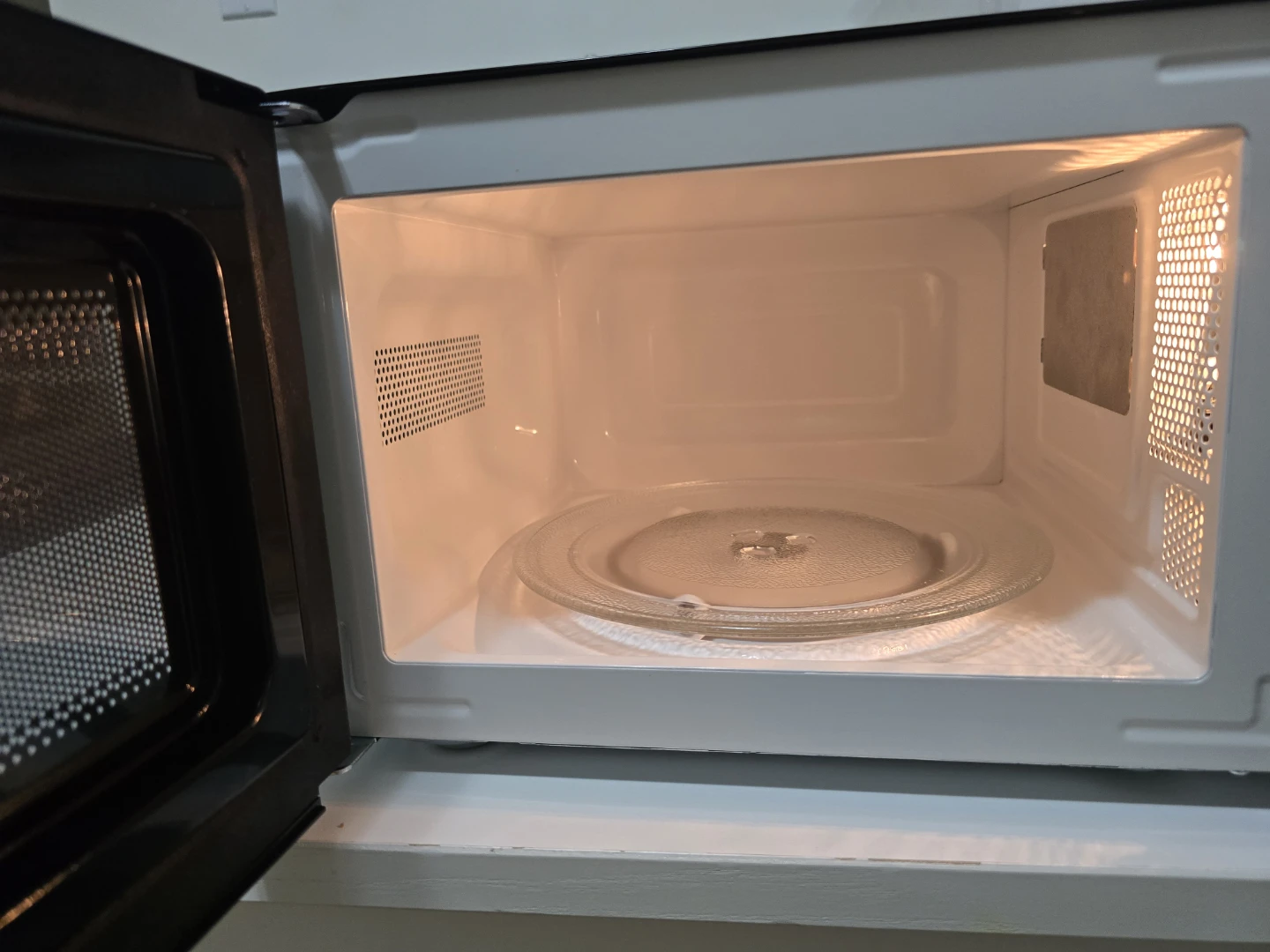 Hamilton Beach Black Microwave - photo 2
