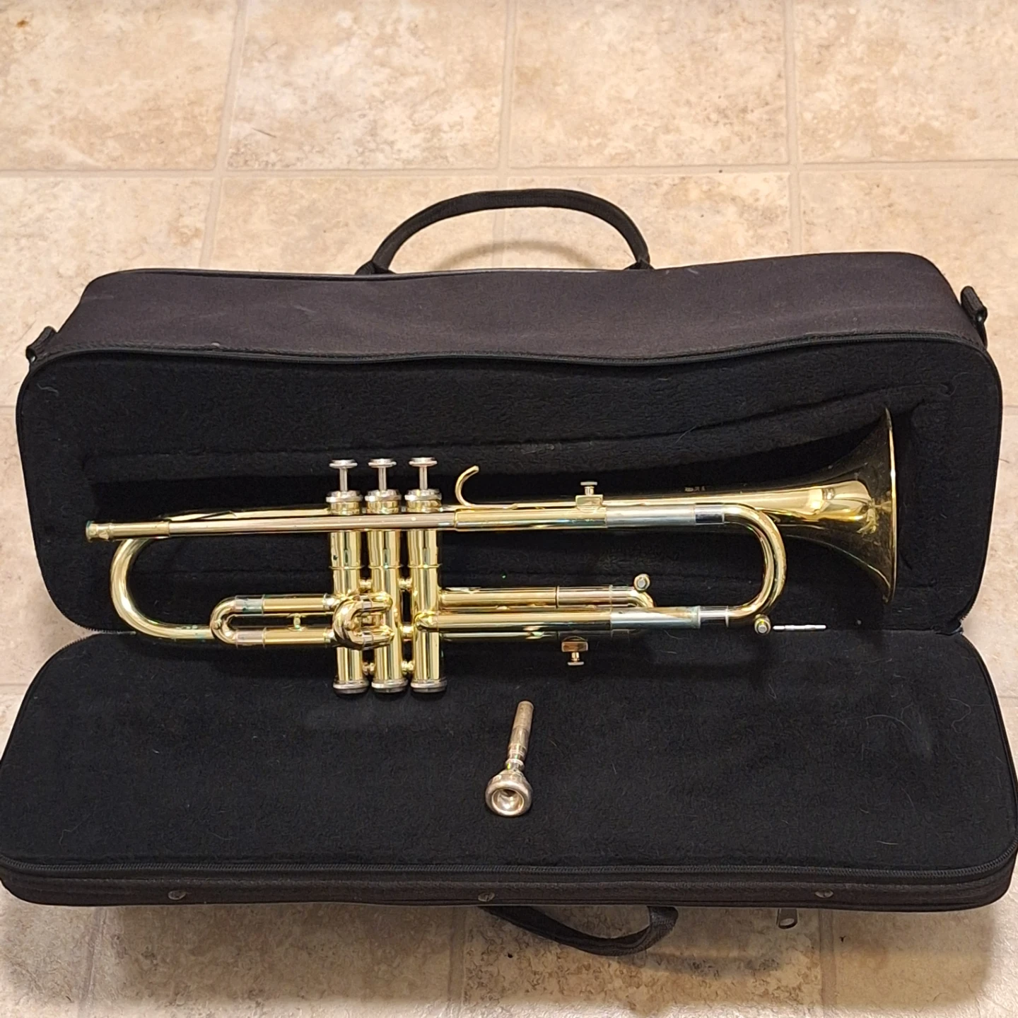 Getzen Trumpet with Case